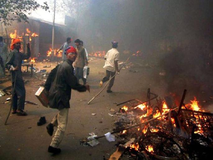 Whether two thousand minor people killed in Gujarat have been killed? | गुजरातमध्ये मारली गेलेली दोन हजार अल्पसंख्य माणसे खरोखरीच मारली गेली की नाही? Whether two thousand minor people killed in Gujarat have been killed? | गुजरातमध्ये मारली गेलेली दोन हजार अल्पसंख्य माणसे खरोखरीच मारली गेली की नाही?