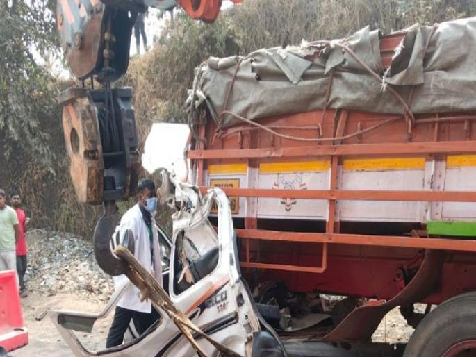 Massive Tragedy at Kumbh Ghat 7 Killed in a Horrific Head on Collision Between Car and Truck | गुजरातमध्ये भीषण अपघात! वलसाडमध्ये कार-ट्रकच्या धडकेत एकाच कुटुंबातील ७ जणांचा मृत्यू; कुंभघाट परिसरात शोककळा Massive Tragedy at Kumbh Ghat 7 Killed in a Horrific Head on Collision Between Car and Truck | गुजरातमध्ये भीषण अपघात! वलसाडमध्ये कार-ट्रकच्या धडकेत एकाच कुटुंबातील ७ जणांचा मृत्यू; कुंभघाट परिसरात शोककळा