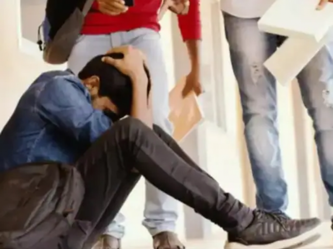 A student died due to ragging in Gujarat The student was made to stand for three hours | गुजरातेत रॅगिंगने घेतला एकाचा बळी; साडेतीन तास उभे राहण्याची केली सक्ती A student died due to ragging in Gujarat The student was made to stand for three hours | गुजरातेत रॅगिंगने घेतला एकाचा बळी; साडेतीन तास उभे राहण्याची केली सक्ती