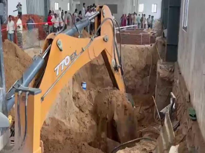 Major accident in Gujarat 7 people died due to wall collapse | गुजरातमध्ये भिंत कोसळल्याने ७ मजूरांचा मृत्यू; अनेकजण अडकल्याची भीती, बचावकार्य सुरु Major accident in Gujarat 7 people died due to wall collapse | गुजरातमध्ये भिंत कोसळल्याने ७ मजूरांचा मृत्यू; अनेकजण अडकल्याची भीती, बचावकार्य सुरु