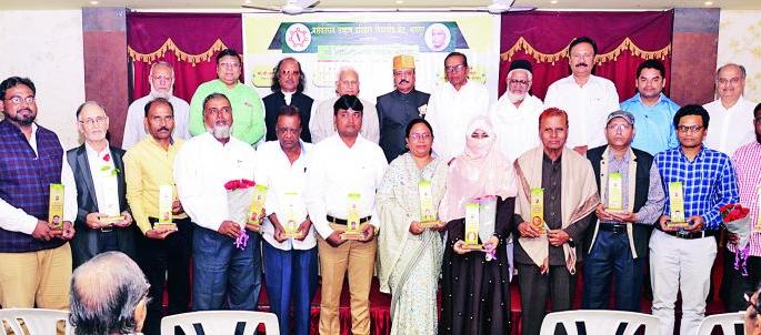 Languages and literature are enriched with new words: Arun Gujarati | नवनवीन शब्दांनी भाषा व साहित्य समृद्ध होते : अरुण गुजराथी