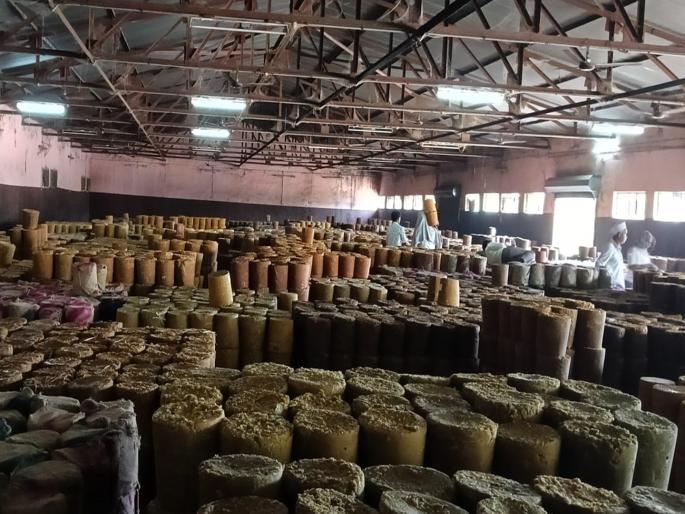 Sweetness of jaggery has increased, inflow of 600 quintals per day, farmers are relieved as the price has also increased | गुळाचा गोडवा वाढला; दररोज ६०० क्विंटलची आवक, भावही वाढल्याने शेतकऱ्यांना दिलासा Sweetness of jaggery has increased, inflow of 600 quintals per day, farmers are relieved as the price has also increased | गुळाचा गोडवा वाढला; दररोज ६०० क्विंटलची आवक, भावही वाढल्याने शेतकऱ्यांना दिलासा