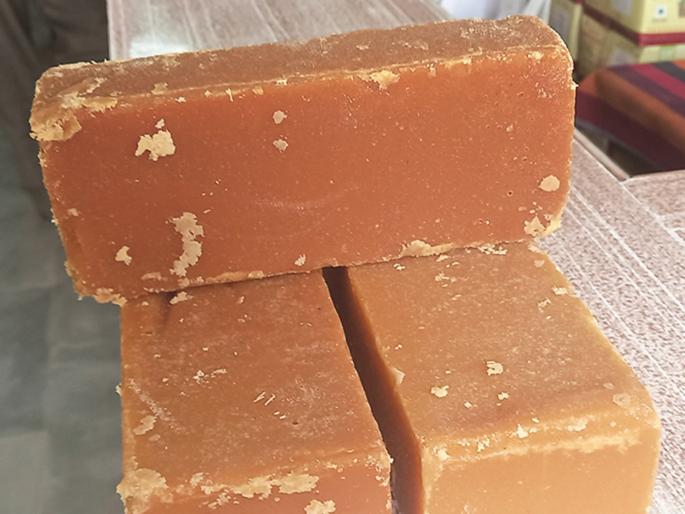 What are you talking about, now the 'brick' has become soft and sweet! jaggery in new form and size | काय बोलता, आता ‘वीट’ झाली मऊ अन् गोड !