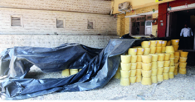 Action on 31 factories not giving RSF, hiding accounts | हिशेब लपविणाऱ्या, आरएसएफ न देणाºया ३१ कारखान्यांवर कारवाई Action on 31 factories not giving RSF, hiding accounts | हिशेब लपविणाऱ्या, आरएसएफ न देणाºया ३१ कारखान्यांवर कारवाई