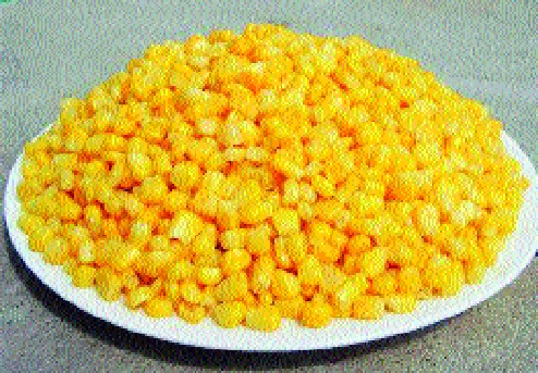 Due to fall in the price, the sweetness of the net decreased | दरात घसरण झाल्याने गुळाचा गोडवा झाला कमी : आवकही घटली Due to fall in the price, the sweetness of the net decreased | दरात घसरण झाल्याने गुळाचा गोडवा झाला कमी : आवकही घटली