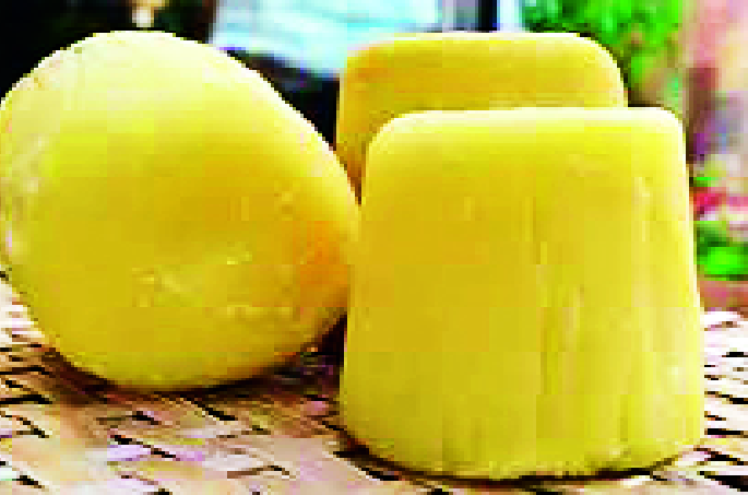 Gol deals go out in Kolhapur, rates fall | कोल्हापुरात गुळाचे सौदे निघाले, दर घसरले