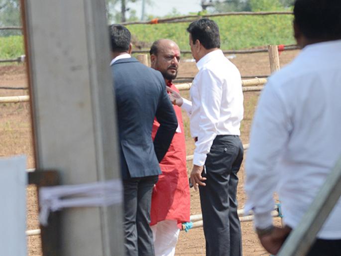 Maharashtra Election 2019: Word war between Gulabrao Patil and Girish Mahajan over rebels in Jalgaon | 'मी गद्दारी केली असेल तर गोळी घाला, जोड्याने मारा; पण तुम्हीही युतीधर्म पाळा!' Maharashtra Election 2019: Word war between Gulabrao Patil and Girish Mahajan over rebels in Jalgaon | 'मी गद्दारी केली असेल तर गोळी घाला, जोड्याने मारा; पण तुम्हीही युतीधर्म पाळा!'