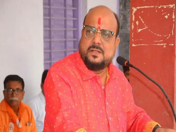 U-turn of the Guardian Minister on the warning of entering the meeting: The leaders of the Thackeray group challenged the Guardian Minister | उद्धव ठाकरेंच्या सभेपुर्वीच जिल्ह्याचे राजकारण तापले, सभेत घुसण्याच्या इशाऱ्यावरुन गुलाबराव पाटलांचा युटर्न U-turn of the Guardian Minister on the warning of entering the meeting: The leaders of the Thackeray group challenged the Guardian Minister | उद्धव ठाकरेंच्या सभेपुर्वीच जिल्ह्याचे राजकारण तापले, सभेत घुसण्याच्या इशाऱ्यावरुन गुलाबराव पाटलांचा युटर्न