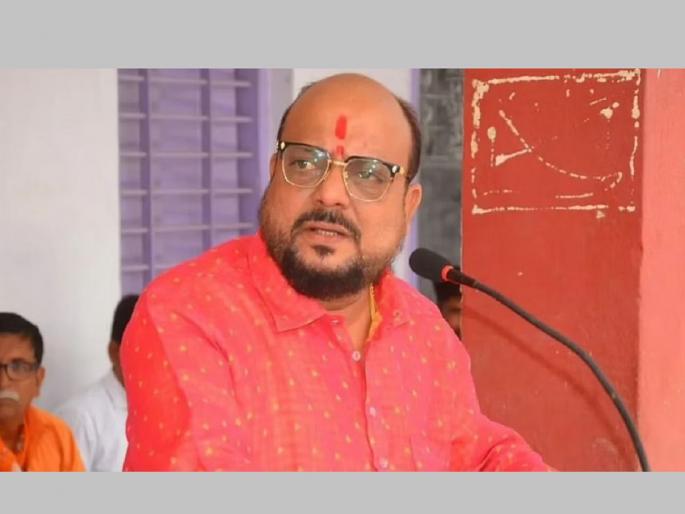 40 MLAs split from Shiv Sena, but only I am being targeted; Gulabrao Patal's allegation | शिवसेनेतून 40 आमदार फुटले, पण फक्त मला टार्गेट केलं जात आहे; गुलाबराव पाटलांचा आरोप