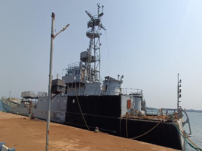 Submerging a large warship like INS Guldar into the sea for a specific project is a risky and skilled task | Sindhudurg: गुलदार युद्धनौका समुद्रतळाशी स्थापित करणार, युद्धपातळीवर काम सुरू Submerging a large warship like INS Guldar into the sea for a specific project is a risky and skilled task | Sindhudurg: गुलदार युद्धनौका समुद्रतळाशी स्थापित करणार, युद्धपातळीवर काम सुरू