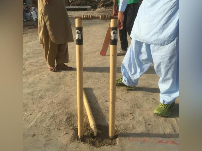 Pakistani Kids Playing Gully Cricket Tweet To ICC To Ask If It's Out Or Not, ICC Replies | Out or Not Out पाकिस्तानच्या गल्ली क्रिकेटमधील वाद ICCच्या कोर्टात