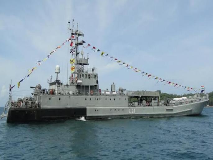 Movements are underway to install the Guldar warship, which will be installed for tourism in the Nivati Rock Sea in the Kunkeshwar Sea | गुलदार युद्धनौका 'या'ठिकाणी स्थापित करण्याच्या हालचाली; वेंगुर्ला, मालवण येथील व्यावसायिकांमधून नाराजी Movements are underway to install the Guldar warship, which will be installed for tourism in the Nivati Rock Sea in the Kunkeshwar Sea | गुलदार युद्धनौका 'या'ठिकाणी स्थापित करण्याच्या हालचाली; वेंगुर्ला, मालवण येथील व्यावसायिकांमधून नाराजी