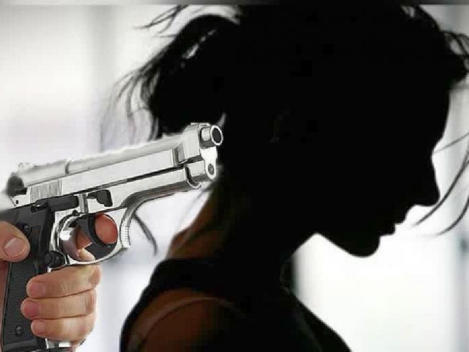 two men kidnapped a girl from wedding venue on gun point in amravati | अमरावतीत फिल्मीस्टाईल थरार... हवेत गोळीबार; बंदुकीच्या धाकावर मुलीला पळवून नेले two men kidnapped a girl from wedding venue on gun point in amravati | अमरावतीत फिल्मीस्टाईल थरार... हवेत गोळीबार; बंदुकीच्या धाकावर मुलीला पळवून नेले