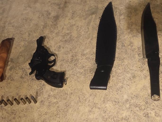 parking shooting case accused arrested from Ambajogai | पार्किंगवरून गोळीबार प्रकरणातील आरोपीस अंबाजोगाई येथून अटक parking shooting case accused arrested from Ambajogai | पार्किंगवरून गोळीबार प्रकरणातील आरोपीस अंबाजोगाई येथून अटक