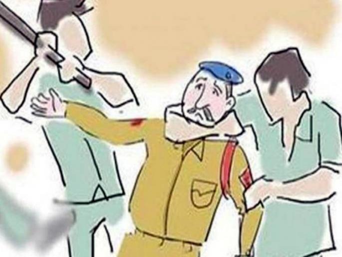 Tadipar goons try to attack a police sub-inspector with a scythe | तडीपार गुंडाचा पोलीस उपनिरीक्षकावर कोयत्याने वार करण्याचा प्रयत्न Tadipar goons try to attack a police sub-inspector with a scythe | तडीपार गुंडाचा पोलीस उपनिरीक्षकावर कोयत्याने वार करण्याचा प्रयत्न