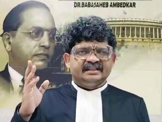 sarpanch broke the car parked under gunaratna sadavarte house three arrested one escaped | गुणरत्न सदावर्ते यांच्या घराखाली लावलेली कार सरपंचाने फोडली; तिघांना अटक, एक जण पसार   sarpanch broke the car parked under gunaratna sadavarte house three arrested one escaped | गुणरत्न सदावर्ते यांच्या घराखाली लावलेली कार सरपंचाने फोडली; तिघांना अटक, एक जण पसार