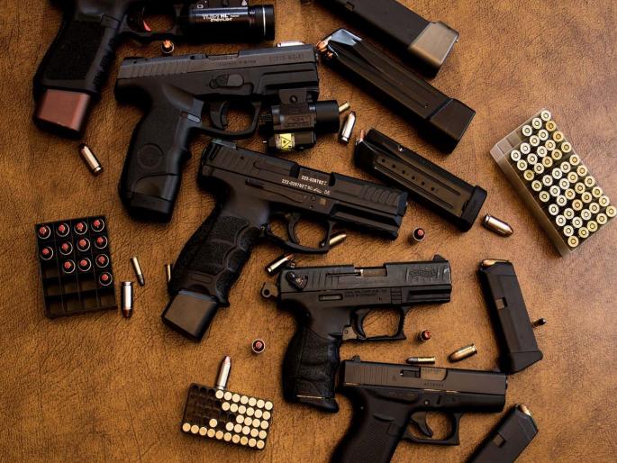 33 crore people in America and 39 crore weapons | अमेरिकेत लोक ३३ कोटी, शस्त्रं?- ३९ कोटी!