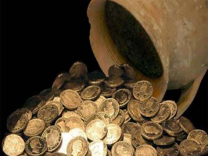 One arrested while searching for hidden treasure in old mansion, three pass | जुन्या हवेलीत गुप्तधनाचा शोध घेताना एकाला अटक, तीन जण पसार One arrested while searching for hidden treasure in old mansion, three pass | जुन्या हवेलीत गुप्तधनाचा शोध घेताना एकाला अटक, तीन जण पसार