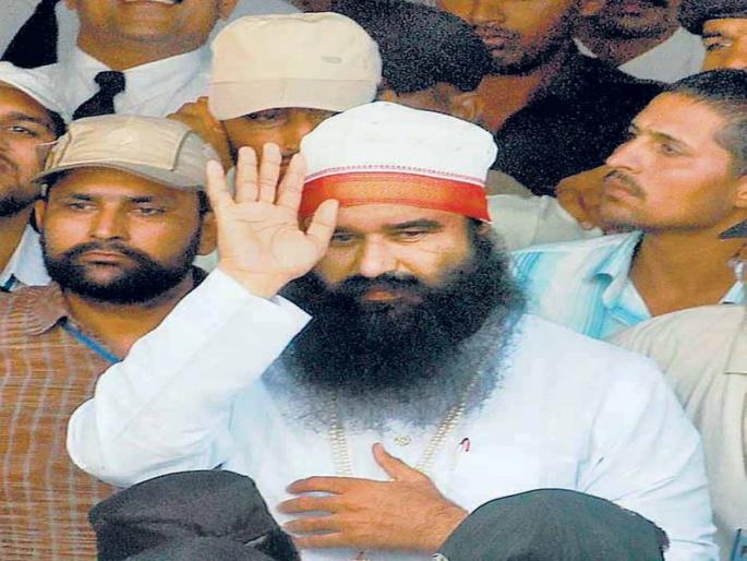 Shocking Gurmeet Ram Rahiman used to serve himself as 250 duties of Sadhvi | धक्कादायक ! गुरमीत राम रहीमनं स्वतःच्या सेवेसाठी लावली होती तब्बल 250 साध्वींची ड्युटी Shocking Gurmeet Ram Rahiman used to serve himself as 250 duties of Sadhvi | धक्कादायक ! गुरमीत राम रहीमनं स्वतःच्या सेवेसाठी लावली होती तब्बल 250 साध्वींची ड्युटी