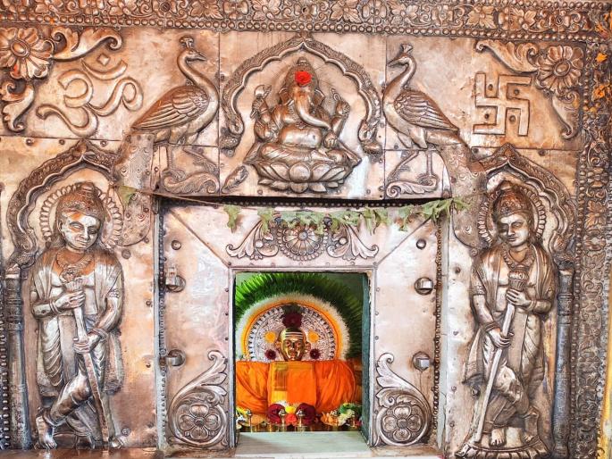In great excitement with Gurudwad at Nrisimhawadi Crowd of devotees for Datta darshan | Kolhapur: नृसिंहवाडीत गुरुद्वादशी मोठ्या उत्साहात, दत्त दर्शनासाठी भाविकांची गर्दी  In great excitement with Gurudwad at Nrisimhawadi Crowd of devotees for Datta darshan | Kolhapur: नृसिंहवाडीत गुरुद्वादशी मोठ्या उत्साहात, दत्त दर्शनासाठी भाविकांची गर्दी