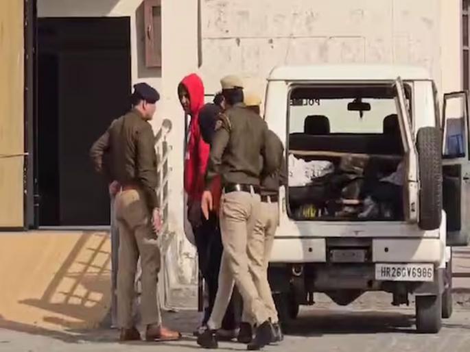 Gurugram Honor Killing: Father turned animal on false reputation, killed 18-year-old daughter and burnt her body, revealed after 33 days | खोट्या प्रतिष्ठेपायी बाप बनला हैवान, १८ वर्षांच्या मुलीची हत्या करून मृतदेह जाळला, ३३ दिवसांनी झाली उघड Gurugram Honor Killing: Father turned animal on false reputation, killed 18-year-old daughter and burnt her body, revealed after 33 days | खोट्या प्रतिष्ठेपायी बाप बनला हैवान, १८ वर्षांच्या मुलीची हत्या करून मृतदेह जाळला, ३३ दिवसांनी झाली उघड