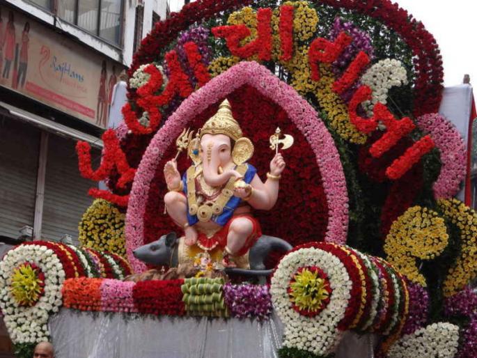 Changes in traffic on the occasion of Ganaraya's arrival; Use 'these' alternative roads | गणरायाच्या आगमनानिमित्त वाहतुकीत बदल; 'या' पर्यायी रस्त्यांचा वापर करा Changes in traffic on the occasion of Ganaraya's arrival; Use 'these' alternative roads | गणरायाच्या आगमनानिमित्त वाहतुकीत बदल; 'या' पर्यायी रस्त्यांचा वापर करा