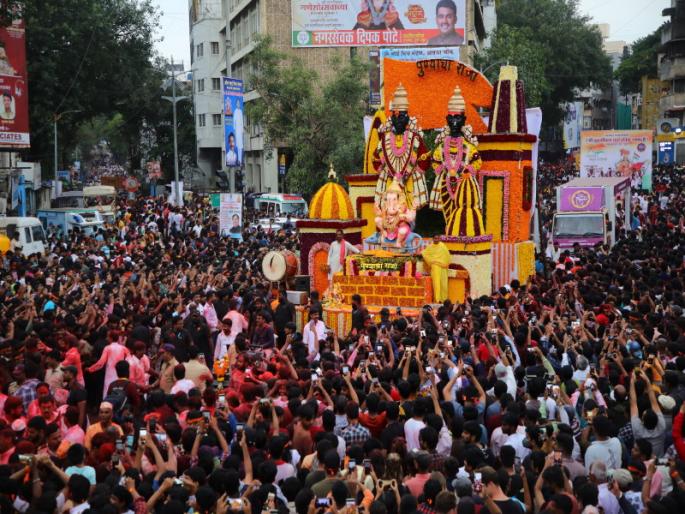 the immersion procession was delayed because of us manache ganapathi of Pune | "विसर्जन मिरवणुकीला आमच्यामुळेच उशीर झाला", पुण्यातील मानाच्या गणपतींनी केले मान्य the immersion procession was delayed because of us manache ganapathi of Pune | "विसर्जन मिरवणुकीला आमच्यामुळेच उशीर झाला", पुण्यातील मानाच्या गणपतींनी केले मान्य