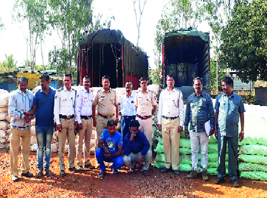  Crores of Gutkha seized in Radhavivadi - Highway police action | उजळाईवाडीत कोट्यवधींचा गुटखा जप्त- महामार्ग पोलिसांची कारवाई