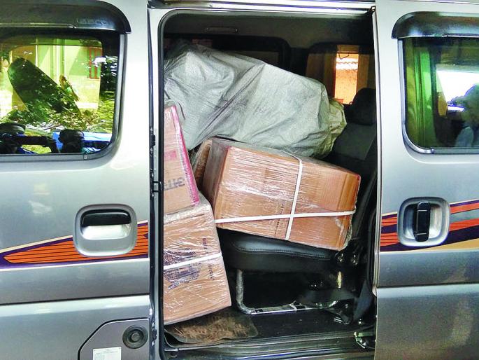 Gutka worth Rs 26 lakh seized in Chiplun, three arrested | चिपळुणात २६ लाखांचा गुटखा जप्त, तीन जणांना अटक Gutka worth Rs 26 lakh seized in Chiplun, three arrested | चिपळुणात २६ लाखांचा गुटखा जप्त, तीन जणांना अटक