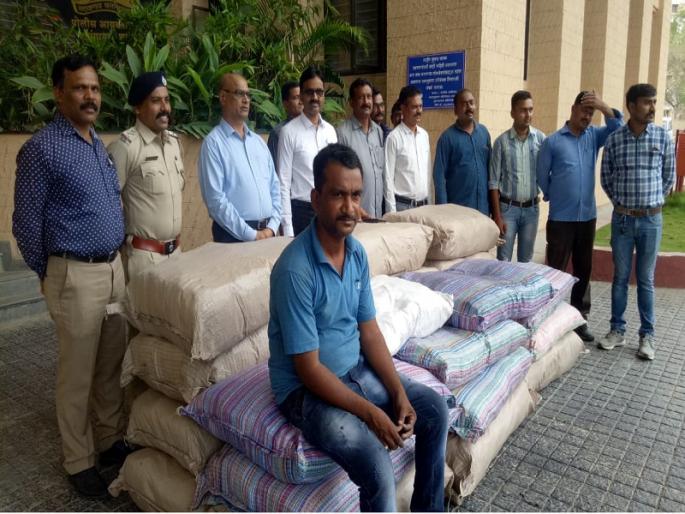 Gutkha of three and a half lakh was seized by the crime branch in Aurangabad | औरंगाबादेत गुन्हेशाखेने जप्त केला साडेतीन लाखाचा गुटखा Gutkha of three and a half lakh was seized by the crime branch in Aurangabad | औरंगाबादेत गुन्हेशाखेने जप्त केला साडेतीन लाखाचा गुटखा