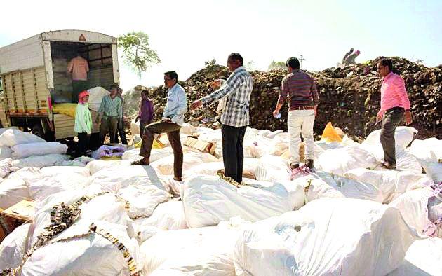 Buldhana: Gatka by FDA has destroyed 49 lakhs! | बुलडाणा : ४९ लाखांचा गुटखा एफडीएने केला नष्ट! Buldhana: Gatka by FDA has destroyed 49 lakhs! | बुलडाणा : ४९ लाखांचा गुटखा एफडीएने केला नष्ट!