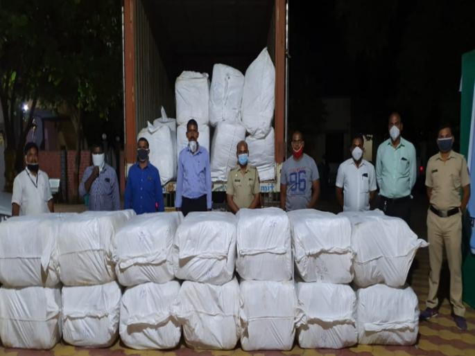 Gutka transport in the name of urgent service; pune gramin police took big action | अत्यावश्यक सेवेच्या नावाखाली गुटखा वाहतूक; पुणे ग्रामीण पोलिसांची 'मोठी' कारवाई Gutka transport in the name of urgent service; pune gramin police took big action | अत्यावश्यक सेवेच्या नावाखाली गुटखा वाहतूक; पुणे ग्रामीण पोलिसांची 'मोठी' कारवाई