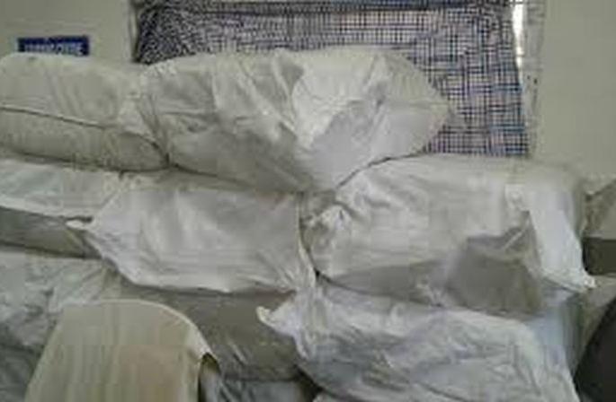 Gutkha worth 13 lakh seized from transport godown | ट्रान्सपोर्टच्या गोदामातून १३ लाखांचा गुटखा साठा जप्त Gutkha worth 13 lakh seized from transport godown | ट्रान्सपोर्टच्या गोदामातून १३ लाखांचा गुटखा साठा जप्त