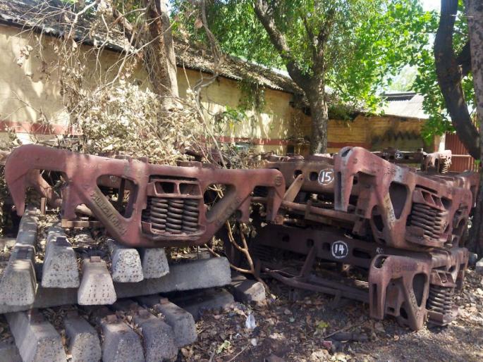 81.64 crore revenue to Central Railway from scrap in three months | मध्य रेल्वेला तीन महिन्यांत भंगारातून ८१.६४ कोटींचा महसूल 81.64 crore revenue to Central Railway from scrap in three months | मध्य रेल्वेला तीन महिन्यांत भंगारातून ८१.६४ कोटींचा महसूल