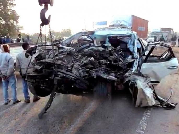 gwalior fortuner collided tractor trolley loaded with sand five died | भीषण अपघात! ग्वाल्हेरमध्ये फॉर्च्युनरची ट्रॅक्टर-ट्रॉलीला जोरदार धडक, ५ तरुणांचा जागीच मृत्यू gwalior fortuner collided tractor trolley loaded with sand five died | भीषण अपघात! ग्वाल्हेरमध्ये फॉर्च्युनरची ट्रॅक्टर-ट्रॉलीला जोरदार धडक, ५ तरुणांचा जागीच मृत्यू