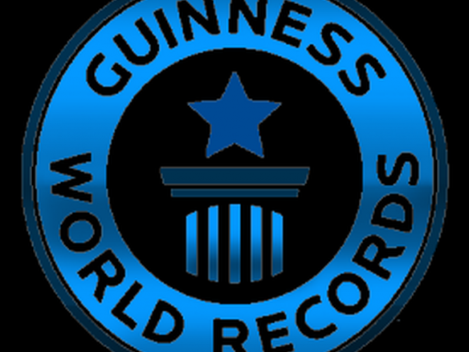 Guinness World Record of lot of straws in the mouth on indian's name | तोंडात भरपूर स्ट्रॉ कोंबण्याचा गिनिज वर्ल्ड रेकॉर्ड या भारतीयाच्या नावे Guinness World Record of lot of straws in the mouth on indian's name | तोंडात भरपूर स्ट्रॉ कोंबण्याचा गिनिज वर्ल्ड रेकॉर्ड या भारतीयाच्या नावे