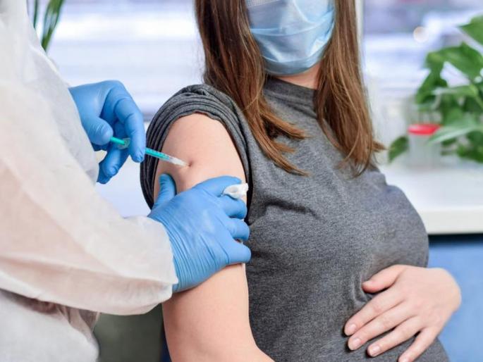 women's who have baby, can be vaccinated directly at vaccination centers in mumbai | Corona Vaccination: स्तनदा मातांना थेट लसीकरण केंद्रांवर येऊन घेता येईल कोविड प्रतिबंधक लस women's who have baby, can be vaccinated directly at vaccination centers in mumbai | Corona Vaccination: स्तनदा मातांना थेट लसीकरण केंद्रांवर येऊन घेता येईल कोविड प्रतिबंधक लस
