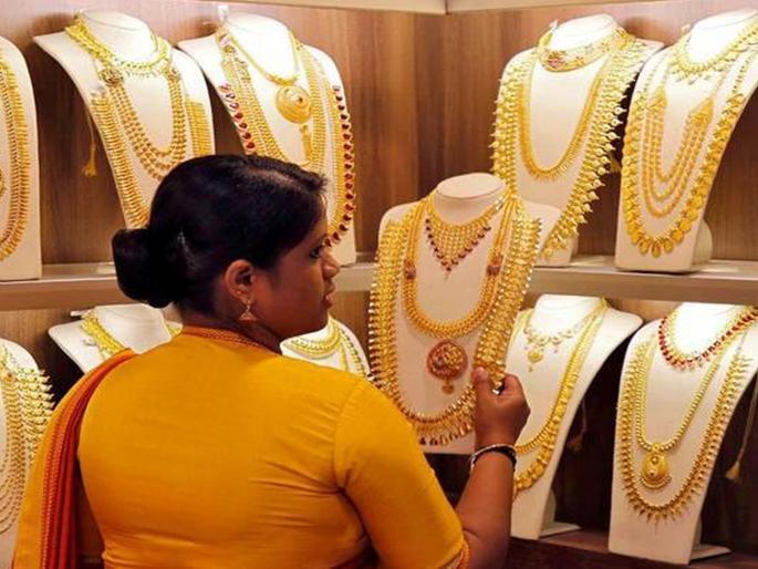 Corona effect! 700 crore hit to Suvarnagar | कोरोना इफेक्ट! सुवर्णनगरीला ७०० कोटींचा फटका Corona effect! 700 crore hit to Suvarnagar | कोरोना इफेक्ट! सुवर्णनगरीला ७०० कोटींचा फटका