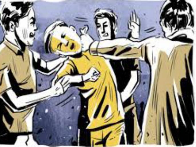 Filed a case against the owner and accomplices who attacked the customer minor dispute in the hotel | हॉटेलमध्ये किरकोळ वादातून ग्राहकावर कोयत्याने वार; मालक व साथीदारांवर गुन्हा दाखल Filed a case against the owner and accomplices who attacked the customer minor dispute in the hotel | हॉटेलमध्ये किरकोळ वादातून ग्राहकावर कोयत्याने वार; मालक व साथीदारांवर गुन्हा दाखल