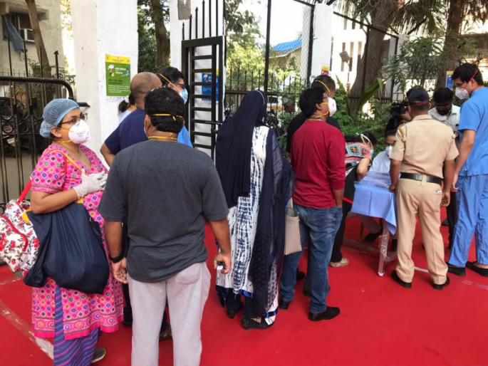 CoronaVaccine: the vaccination center will be the epicenter of the infection; Opinions of medical experts | CoronaVaccine: ...अन्यथा लसीकरण केंद्रच होईल संसर्गाचा केंद्रबिंदू; वैद्यकीय तज्ज्ञांचे मत CoronaVaccine: the vaccination center will be the epicenter of the infection; Opinions of medical experts | CoronaVaccine: ...अन्यथा लसीकरण केंद्रच होईल संसर्गाचा केंद्रबिंदू; वैद्यकीय तज्ज्ञांचे मत