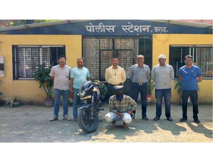 Interstate Iranian gang member arrested by LCB whom robbed an old man in Warud by pretending to be a policeman | आंतरराज्यीय इराणी टोळीचा सदस्य एलसीबीच्या जाळ्यात; तोतया पोलीस बनून केली होती वाटमारी Interstate Iranian gang member arrested by LCB whom robbed an old man in Warud by pretending to be a policeman | आंतरराज्यीय इराणी टोळीचा सदस्य एलसीबीच्या जाळ्यात; तोतया पोलीस बनून केली होती वाटमारी