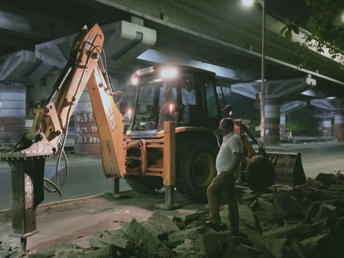hadapsar 200 meter long cycle track dug pmc nagarsevak JCB | हडपसरमध्ये नगरसेवकानेच उखडून काढला सायकल ट्रॅक hadapsar 200 meter long cycle track dug pmc nagarsevak JCB | हडपसरमध्ये नगरसेवकानेच उखडून काढला सायकल ट्रॅक