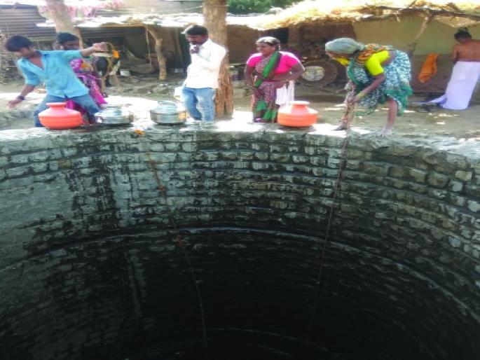 Water scarcity continued even after digging a few irrigation wells | दीडशे सिंचन विहिरी खोदूनही पाणीप्रश्न कायम Water scarcity continued even after digging a few irrigation wells | दीडशे सिंचन विहिरी खोदूनही पाणीप्रश्न कायम