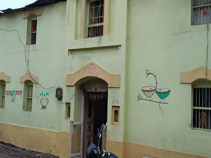 Armed robbery at doctor's house in Hadgaon, Nanded district | पोलिसांची गाडी दारात असताना डॉक्टरच्या घरात सशस्त्र दरोडा; हदगावमधील खळबळजनक घटना Armed robbery at doctor's house in Hadgaon, Nanded district | पोलिसांची गाडी दारात असताना डॉक्टरच्या घरात सशस्त्र दरोडा; हदगावमधील खळबळजनक घटना