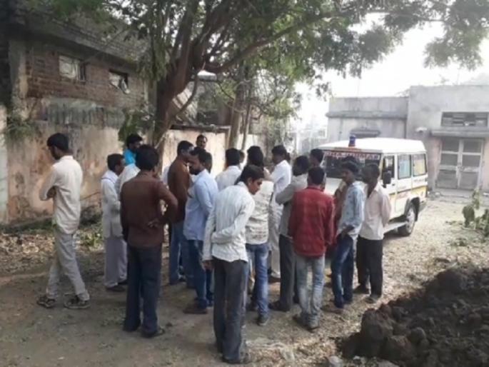 In Nanded district two brothers died in bogus doctor's remission center | बोगस डॉक्टरच्या व्यसनमुक्ती केंद्राने घेतला दोन सख्ख्या भावांचा बळी In Nanded district two brothers died in bogus doctor's remission center | बोगस डॉक्टरच्या व्यसनमुक्ती केंद्राने घेतला दोन सख्ख्या भावांचा बळी
