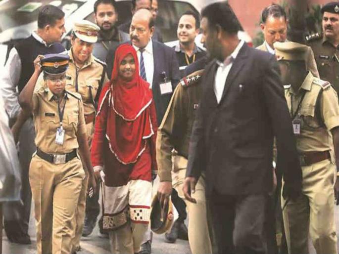 Hadiya's father says, I am happy she will be going to re-education | हादियाचे वडील म्हणतात, ती पुन्हा शिक्षण घेणार याचा मला आनंदच Hadiya's father says, I am happy she will be going to re-education | हादियाचे वडील म्हणतात, ती पुन्हा शिक्षण घेणार याचा मला आनंदच