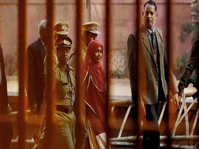 Hadiya free to live with her husband says SC sets aside Kerala HC order | हादियाला पतीसोबत राहण्याचा संपूर्ण अधिकार- सर्वोच्च न्यायालय Hadiya free to live with her husband says SC sets aside Kerala HC order | हादियाला पतीसोबत राहण्याचा संपूर्ण अधिकार- सर्वोच्च न्यायालय