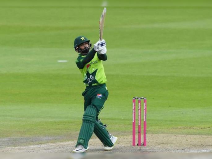 NZ vs PAK : Mohammad Hafeez's 99* is now the highest individual T20I score by a player after turning 40; Pakistan to 163-6 | NZ vs PAK : ४०व्या वर्षी पाकिस्तानी फलंदाजानं रचला इतिहास, ट्वेंटी-20त अविश्वसनीय खेळी