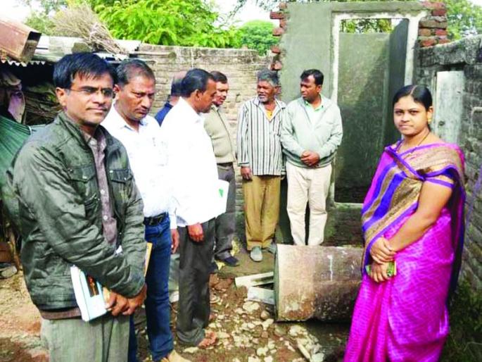 Mehkar taluka will move towards erosion | स्वच्छ भारत मिशन अंतर्गत मेहकर तालुक्याची हगणदरीमुक्तीकडे वाटचाल Mehkar taluka will move towards erosion | स्वच्छ भारत मिशन अंतर्गत मेहकर तालुक्याची हगणदरीमुक्तीकडे वाटचाल