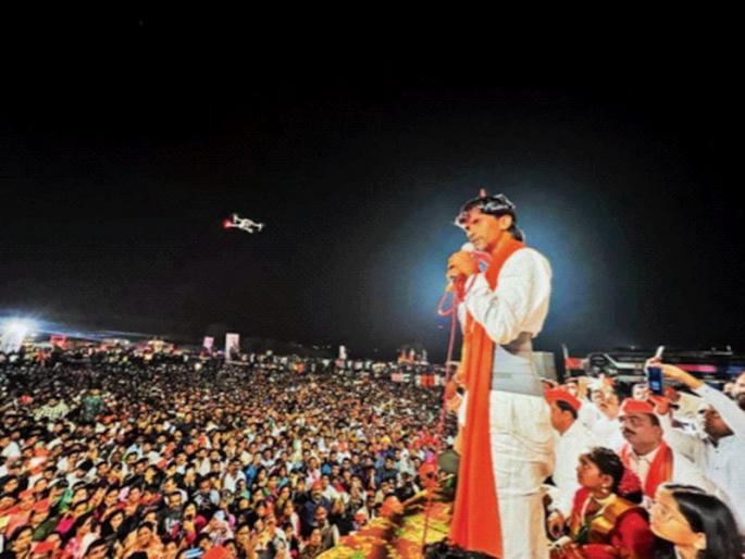 With slogans like Ek Maratha Lakh Maratha, the sound of the march going towards Pune | ‘एक मराठा लाख मराठा’ घोषणेने दुमदुमली पुण्याची वेस; आंदोलकांसाठी भाकरी अन् बेसन With slogans like Ek Maratha Lakh Maratha, the sound of the march going towards Pune | ‘एक मराठा लाख मराठा’ घोषणेने दुमदुमली पुण्याची वेस; आंदोलकांसाठी भाकरी अन् बेसन